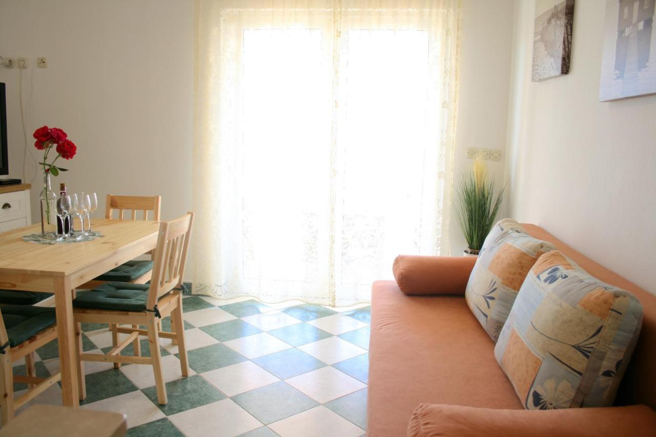 Appartamento Apartman Laura Primošten Esterno foto